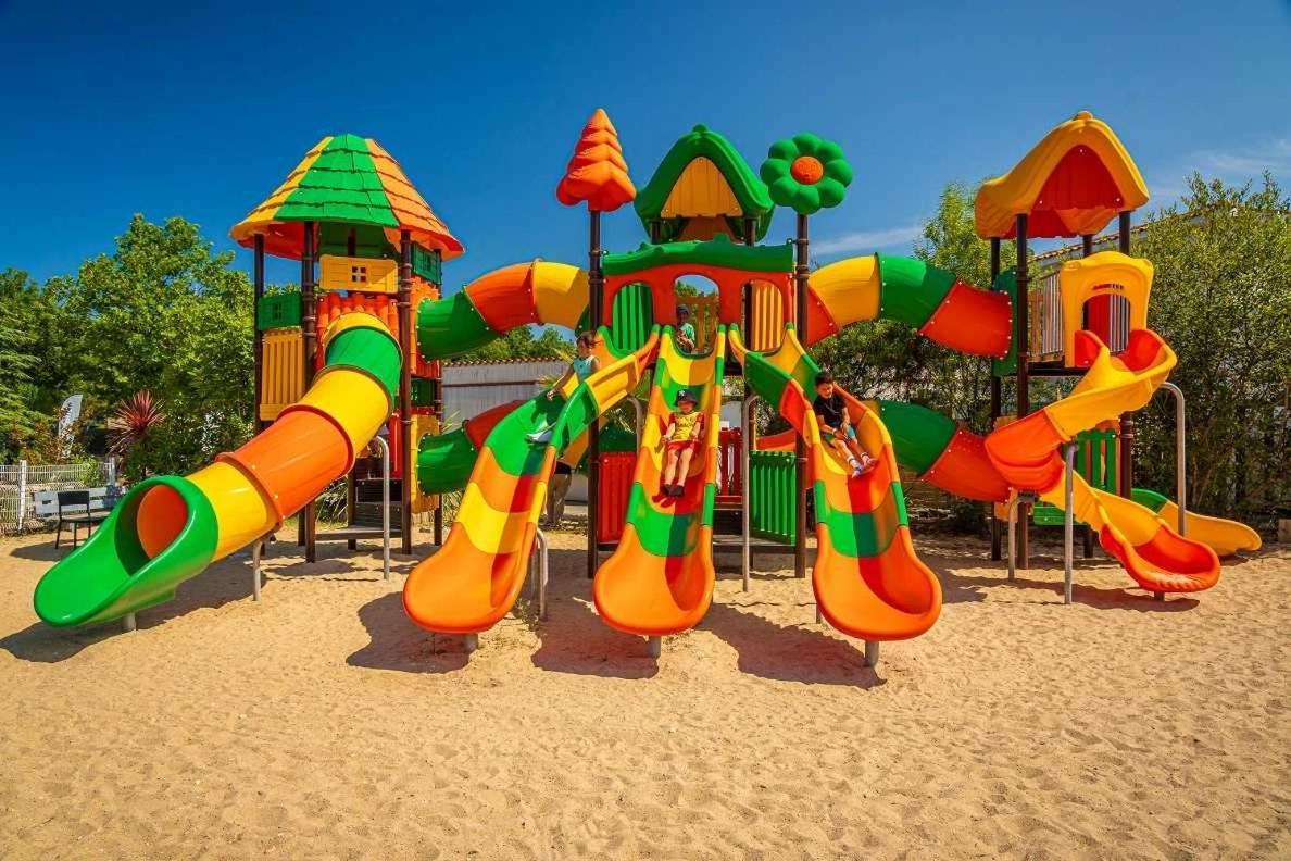 Camping 4 Etoiles - Parc Aquatique - Eei0Fi سا جورج دوليه المظهر الخارجي الصورة