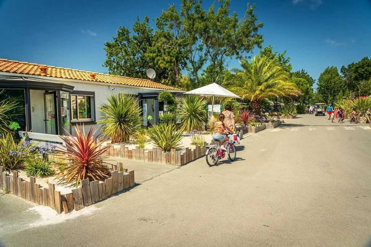Camping 4 Etoiles - Parc Aquatique - Eei0Fi سا جورج دوليه المظهر الخارجي الصورة